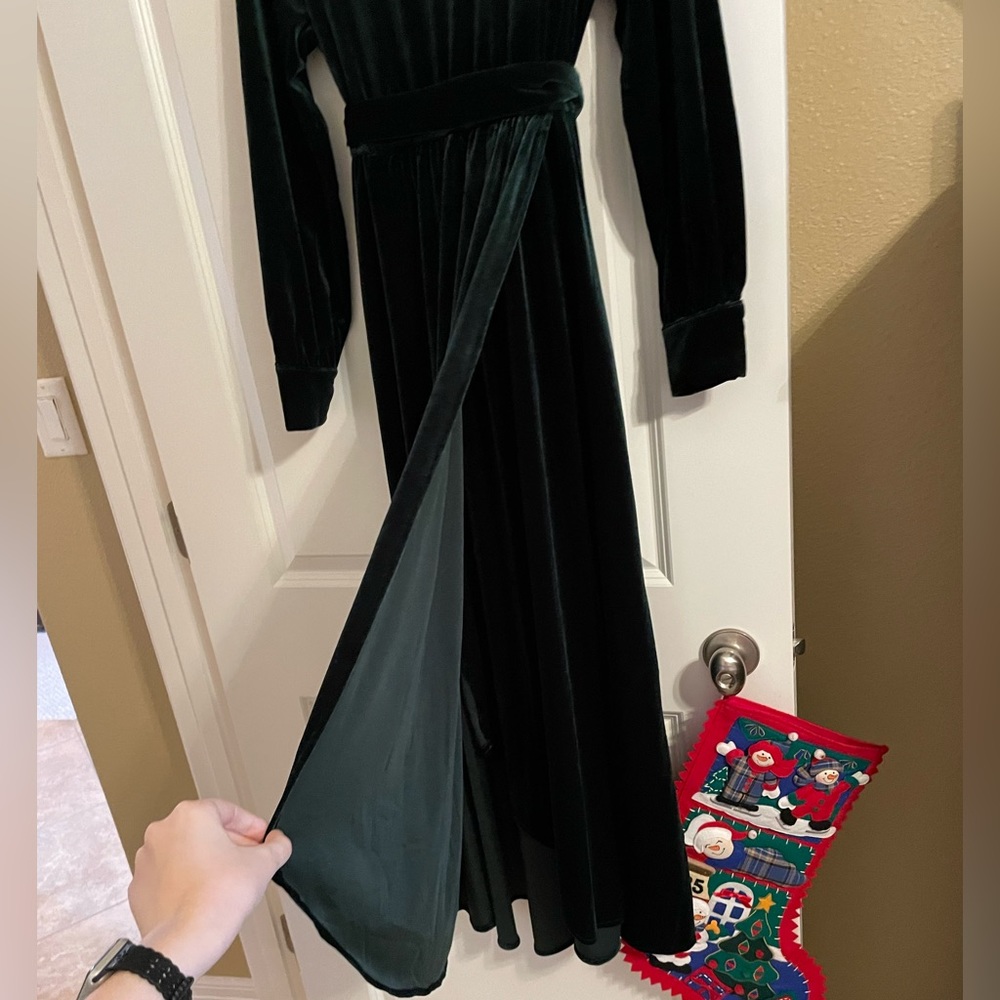 Dark Green Velvet Dress - Picture 4 of 10